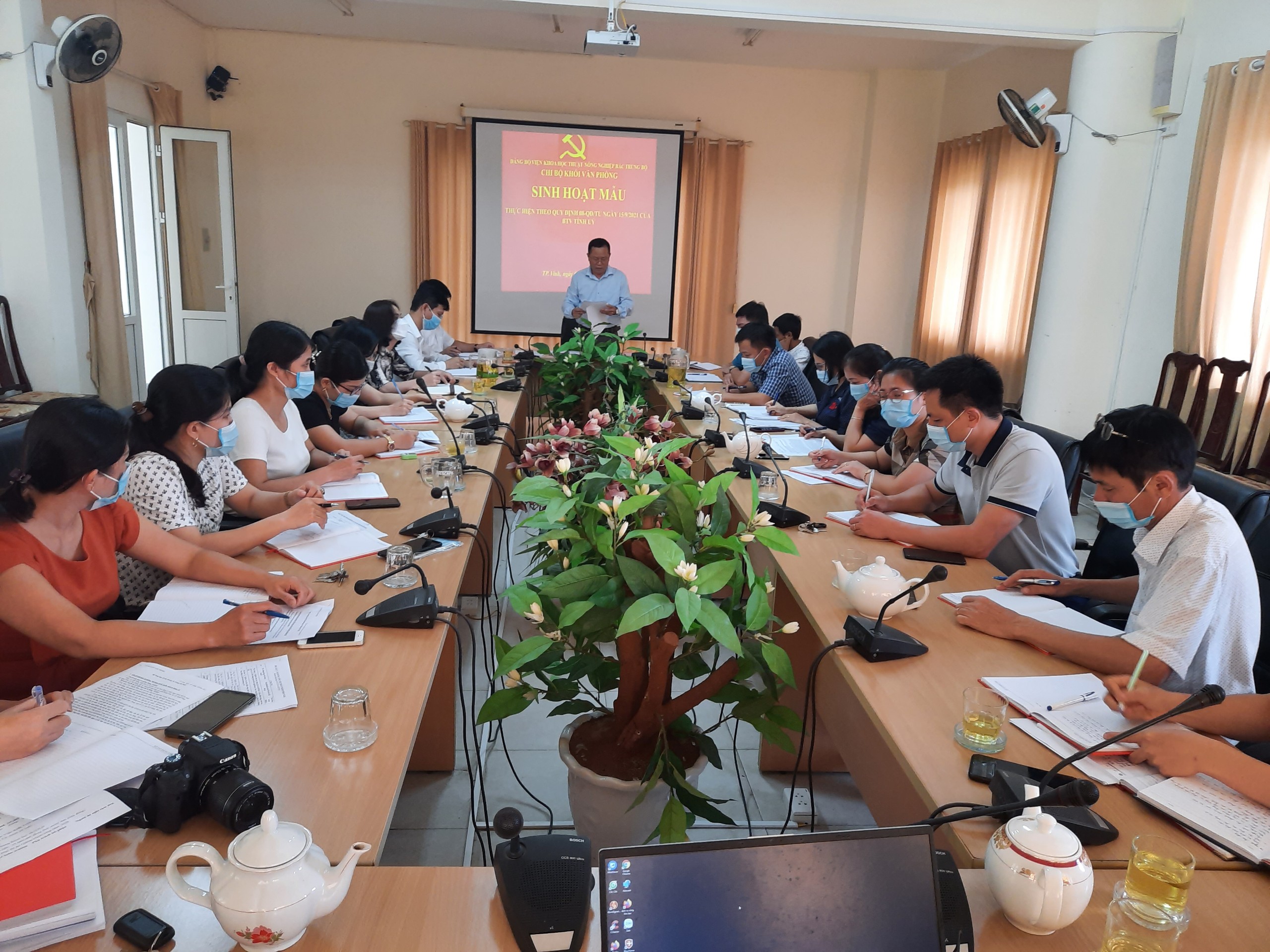Đảng bộ Viện KHKT Nông nghiệp Bắc Trung Bộ tổ chức sinh hoạt mẫu theo Quy định 08-QĐ/TU ngày 15 tháng 9 năm 2021 của tỉnh ủy Nghệ An